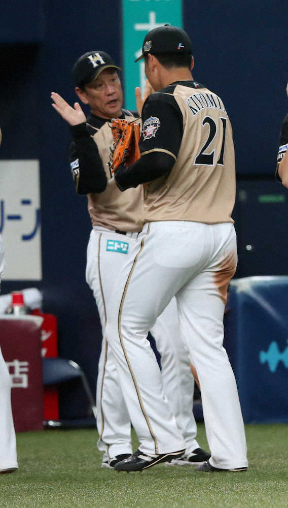 【画像・写真】日本ハム 栗山監督 去就は「全部終わってから」