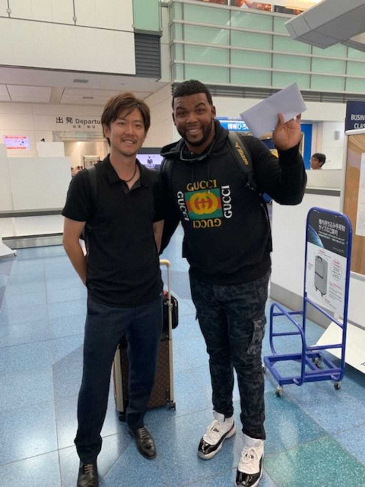 【画像・写真】ロッテ　バルガスが帰国、ウインターL参戦へ「安田にたくさん食べさせる」