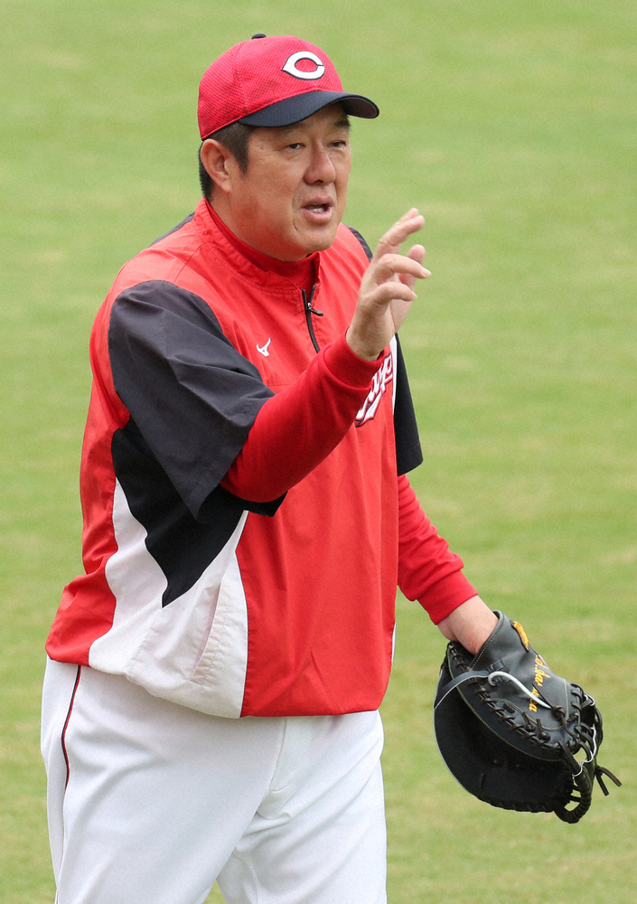 【画像・写真】広島　佐々岡投手コーチに監督就任要請「前向きに考えたい」