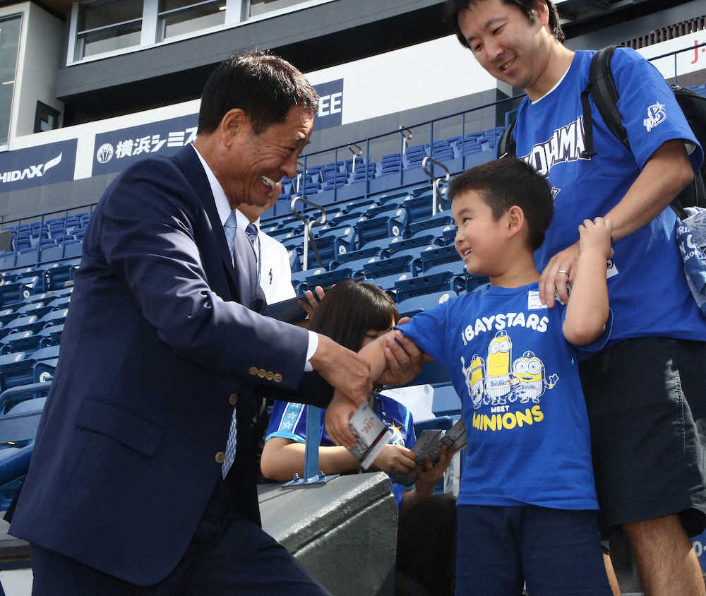 【画像・写真】「新・熱いぜ！チケット」お渡し会　中畑氏「夢かなった」