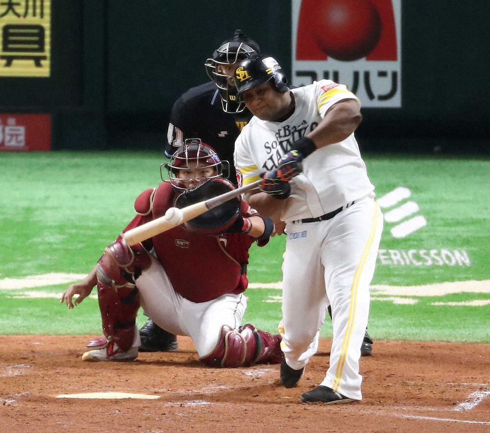 【画像・写真】ソフトB・デスパイネ　3回に勝ち越し2ラン