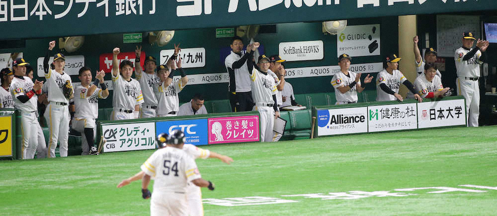 【画像・写真】ソフトB　鮮やか逆転勝利！CSファイナル進出へ逆王手　福田勝ち越しソロ