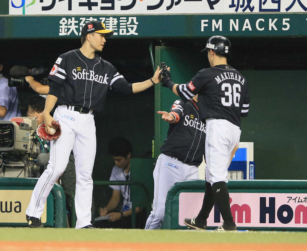 【画像・写真】ソフトBまたまた初回に先制！中村晃2日連続の先制タイムリー　勝てば3年連続日本Sに王手
