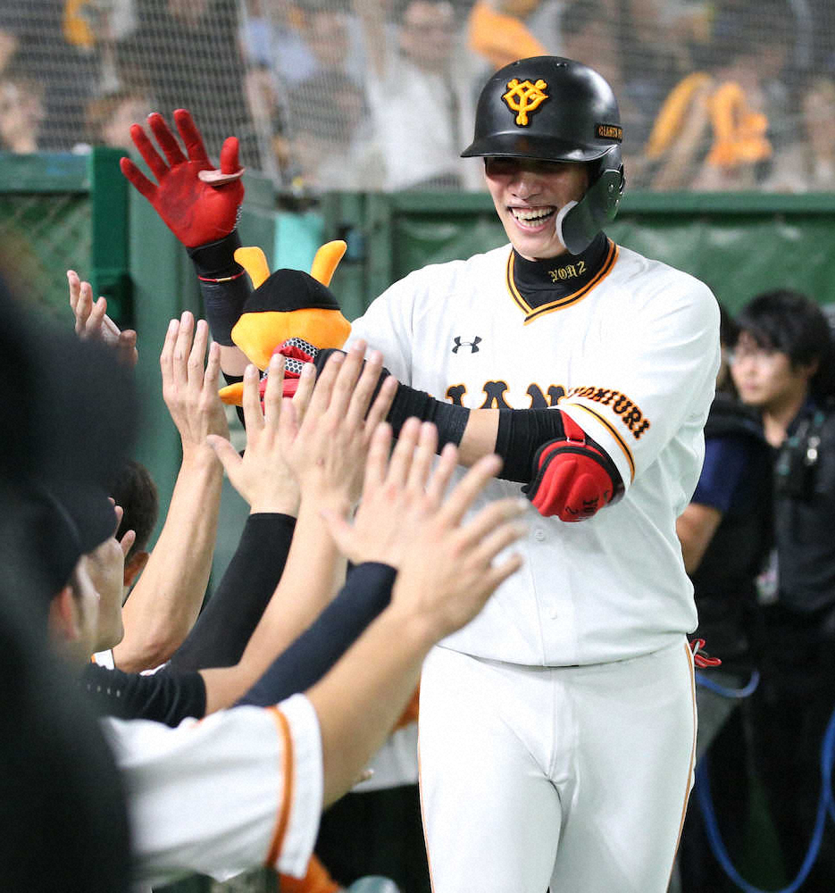 【画像・写真】巨人・陽岱鋼がバックスクリーン弾！「最高の結果」貴重な追加点でリード広げる