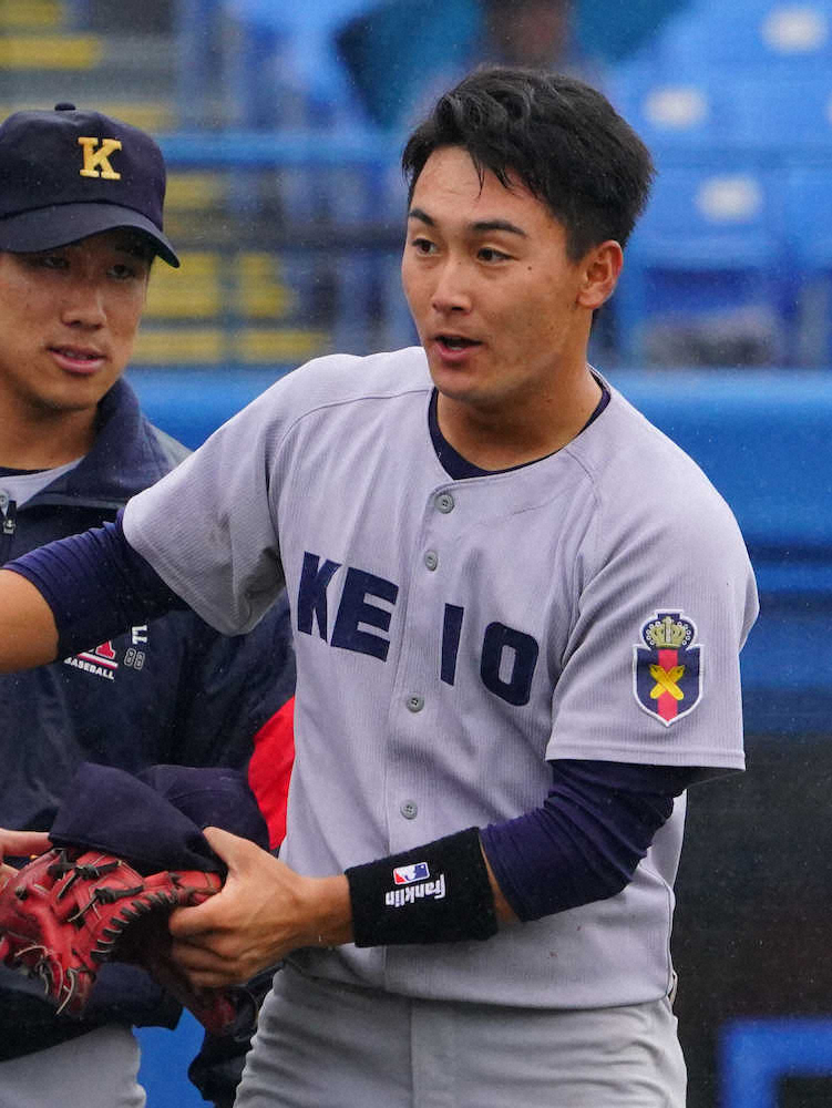 【画像・写真】8回、決勝打を放った慶大・小原（撮影・島崎忠彦）