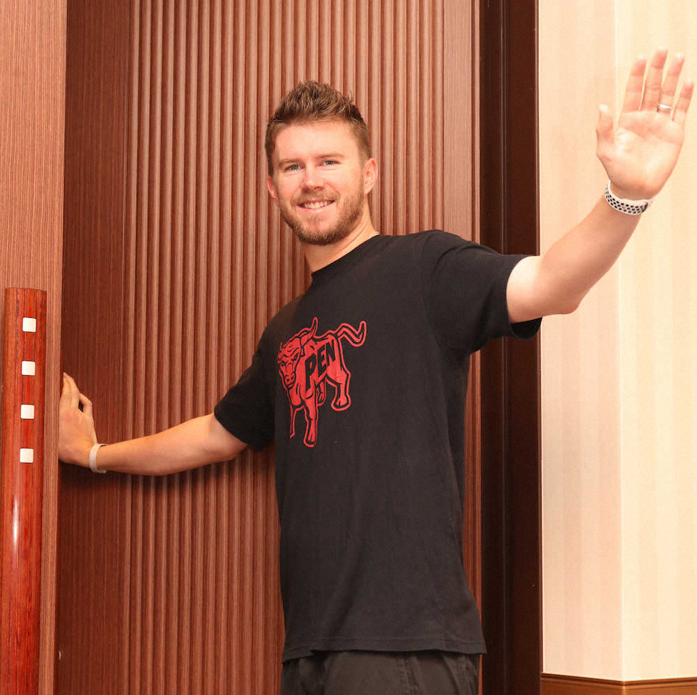 【画像・写真】帰国前に都内で報道陣の取材に応じたジョンソン（撮影・大森　寛明）