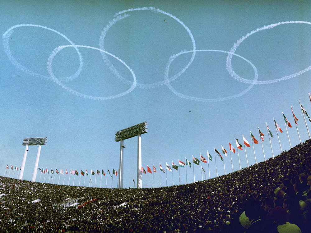 1964年10月10日、東京五輪開会式は「素晴らしい秋日和」の中で行われた