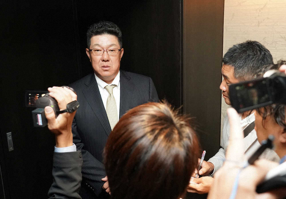 【画像・写真】広島は明大・森下の1位指名公表　佐々岡新監督「ホレました」　大一番は“勝負下着”で出陣