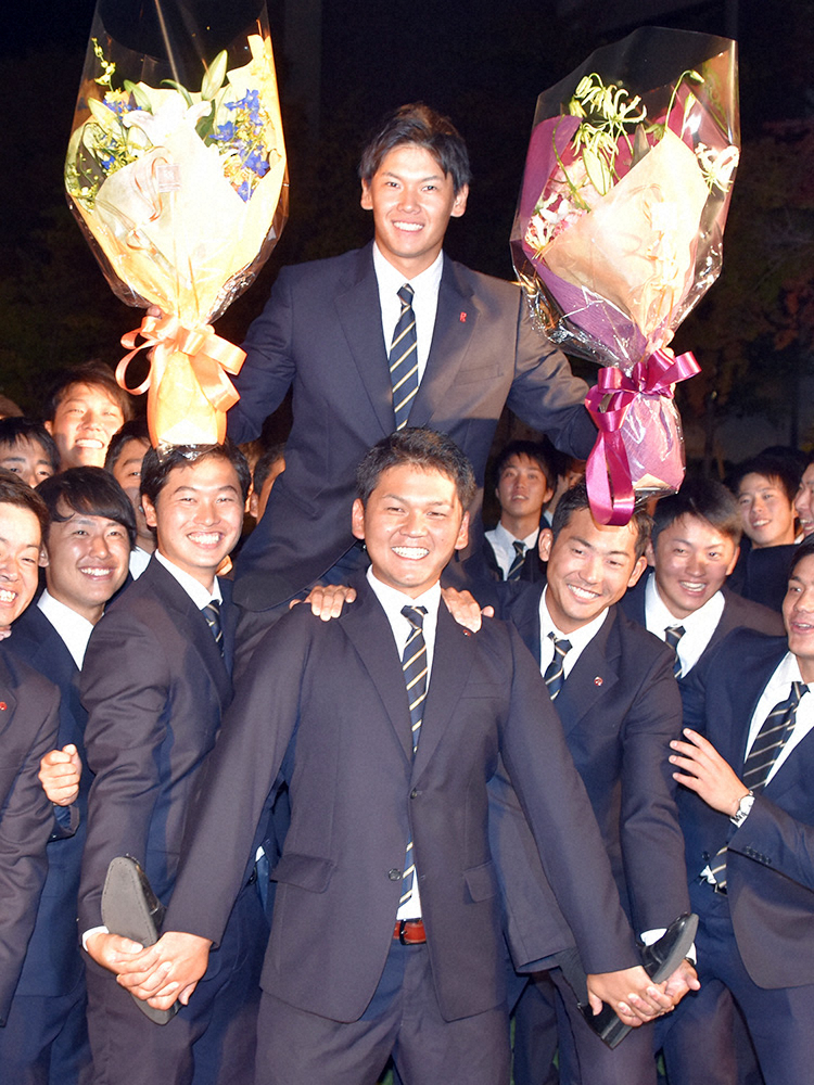 【画像・写真】DeNA2位・坂本 憧れの先輩、東と再び共闘「追いつき、追い越せるように」