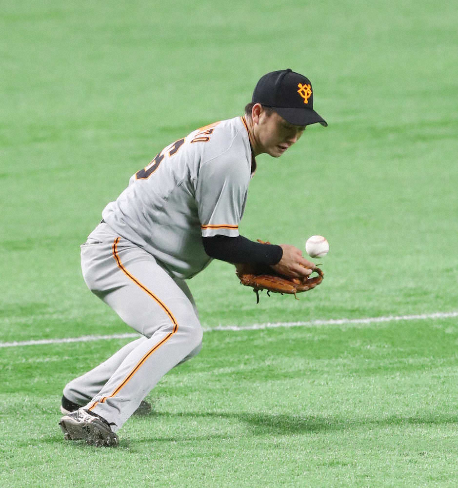 巨人 山本失策から3ラン被弾 7回途中出場で痛恨ミス 悔しいです スポニチ Sponichi Annex 野球