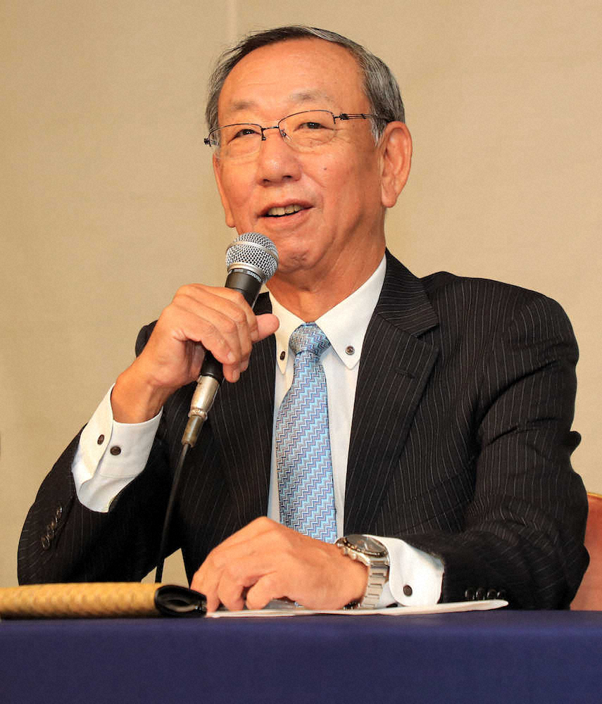 【画像・写真】沢村賞該当者無しを発表する堀内恒夫委員長（撮影・久冨木　修）　