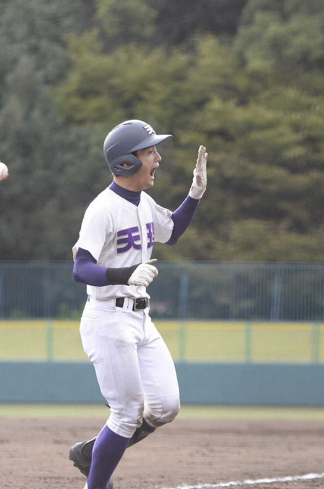 【画像・写真】天理　報徳学園下し8強入り　決勝2ランの山元に中村監督「ガラッと流れが変わった」