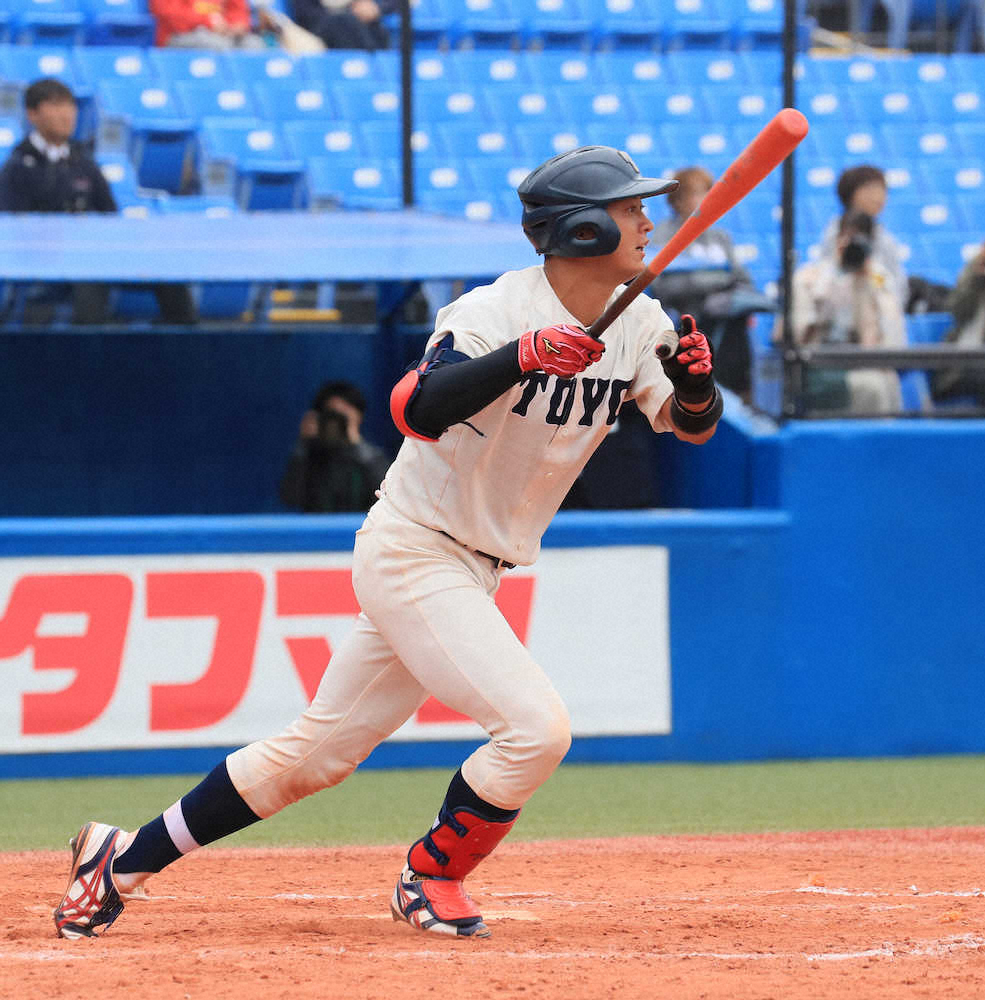 【画像・写真】東洋大・佐藤都　1番打者で1安打、100安打まであと5本　ロッテのドラフト2位
