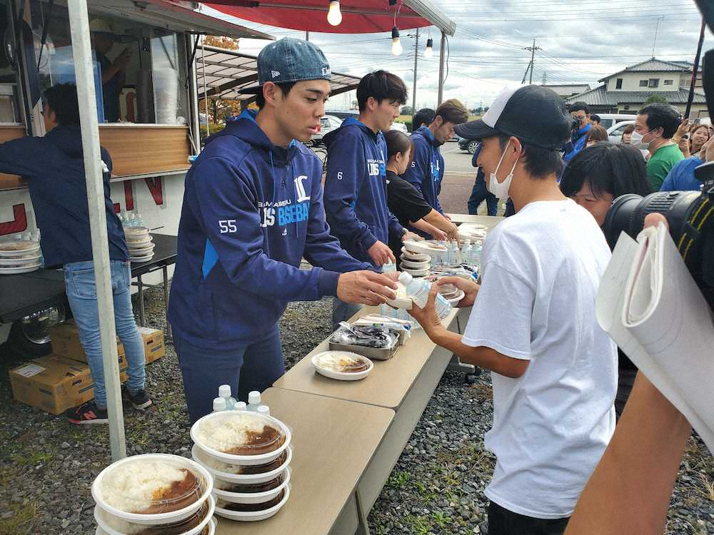 【画像・写真】レオ戦士　台風19号の被災地を訪問　次の日への一歩を踏み出す活力に