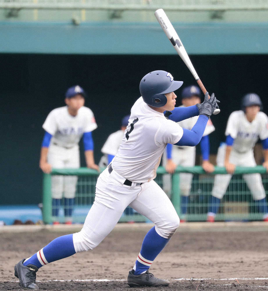 【画像・写真】履正社コールド8強！先発・岩崎、失点帳消しの勝ち越し満塁弾「今年は自分の力で選抜へ」