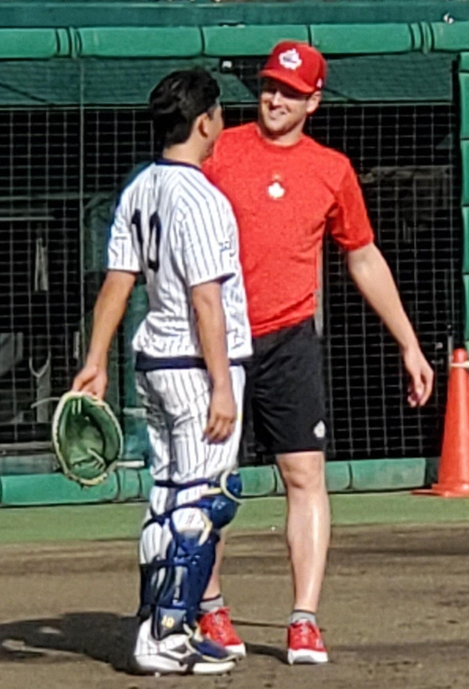 【画像・写真】侍ジャパン・小林　カナダ代表も元巨人・マシソンと再会喜びハグ