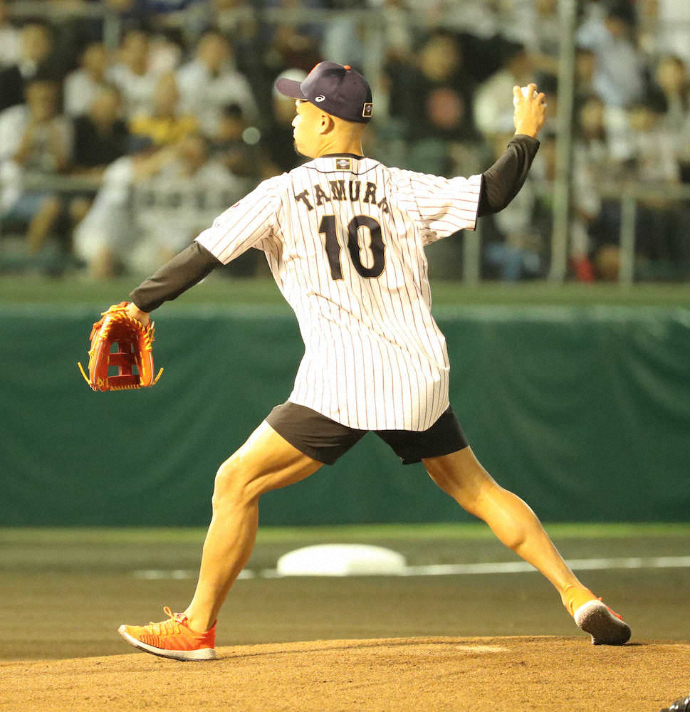 【画像・写真】ラグビー日本代表・田村優　ど真ん中に120キロ！「完璧」始球式にご満悦