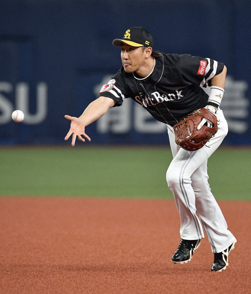 【画像・写真】ソフトB・内川　史上最遅記録19年目のGグラブ初受賞「夢みたいです」
