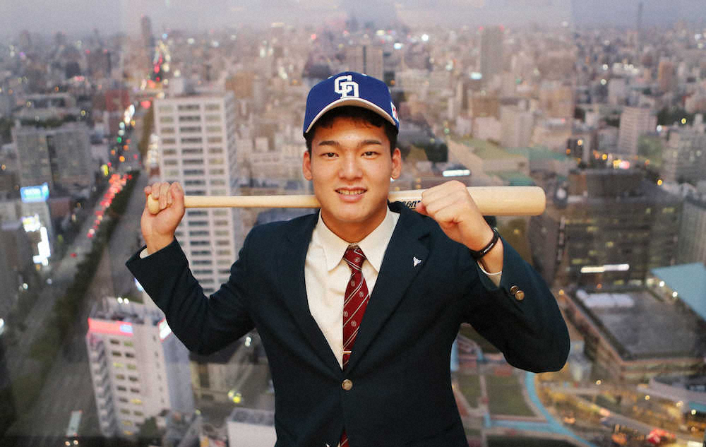 【画像・写真】中日ドラ1石川、仮契約1号　狙うは令和の3冠王「日本の4番を打てるように」
