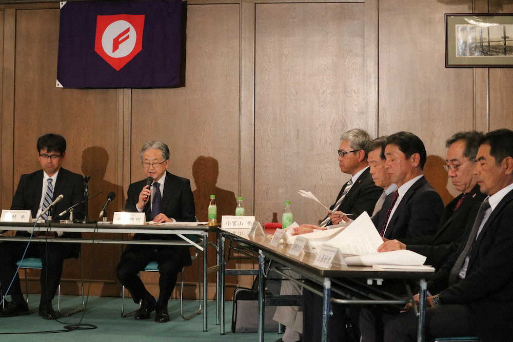 5日、大阪市内で開かれた高野連有識者会議