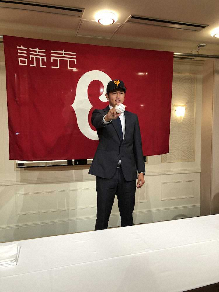 仮契約後に記者会見した、巨人ドラフト2位の太田龍投手