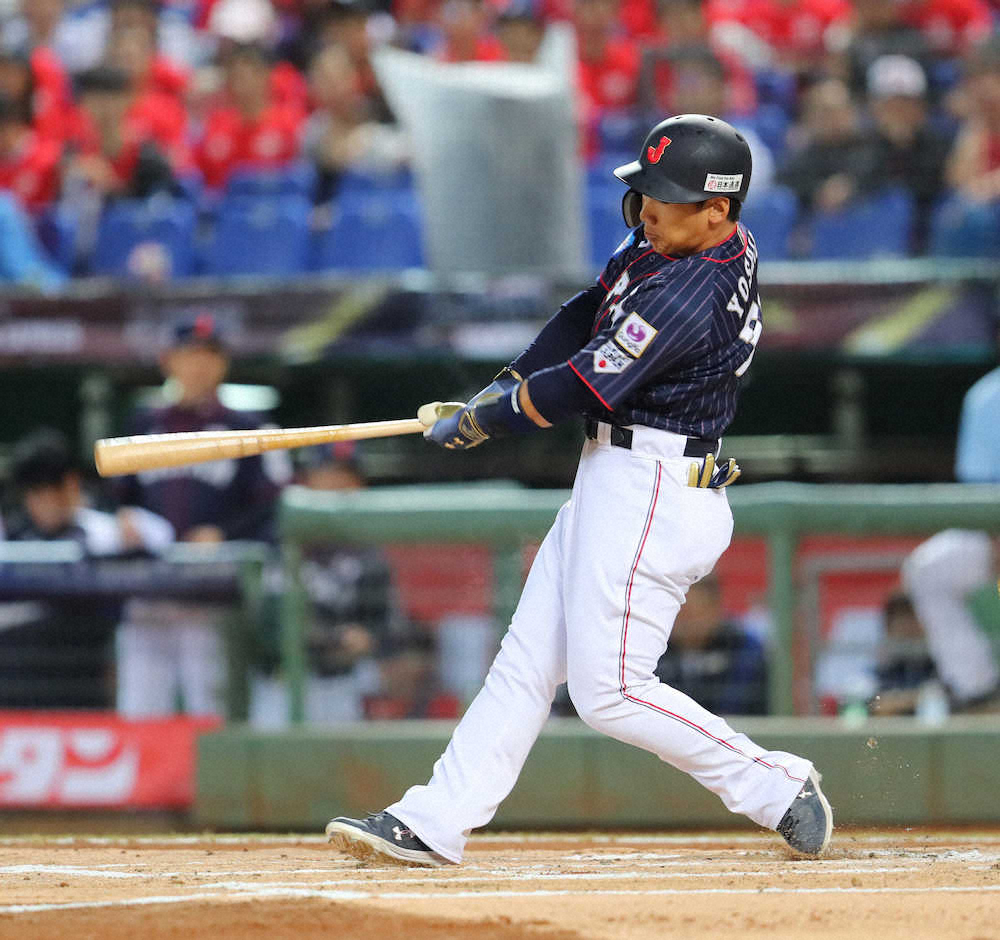 【画像・写真】初回2死三塁、適時打を放つ吉田正（撮影・木村　揚輔）