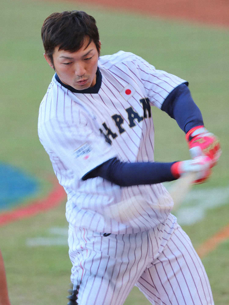 【画像・写真】ティー打撃をする鈴木（撮影・木村　揚輔）