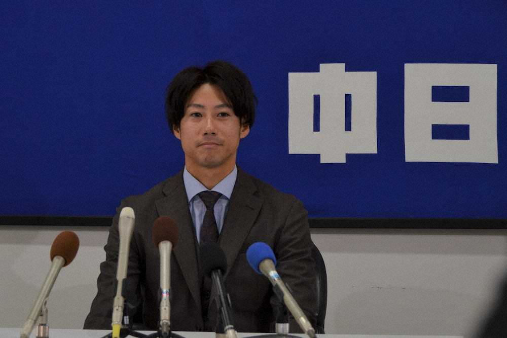 【画像・写真】中日・伊藤準　300万円減でサイン　1軍登板がわずか1試合「悔しい思いをしたシーズン」