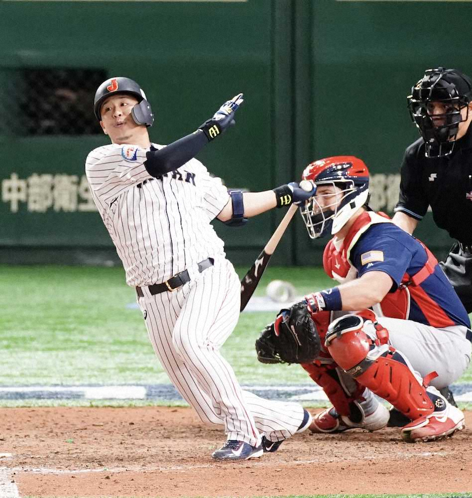 【画像・写真】8回、1死三塁から左前タイムリーを放つ浅村（撮影・長久保　豊）