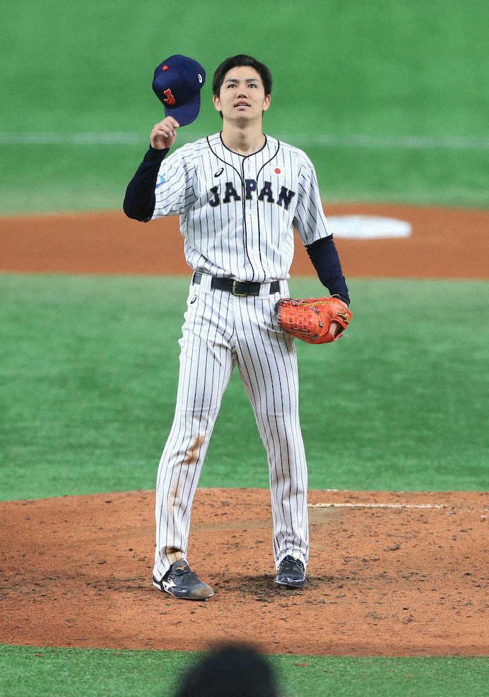 【画像・写真】3回1死三塁、アデルに四球を与えて顔をしかめる高橋礼（撮影・篠原岳夫）