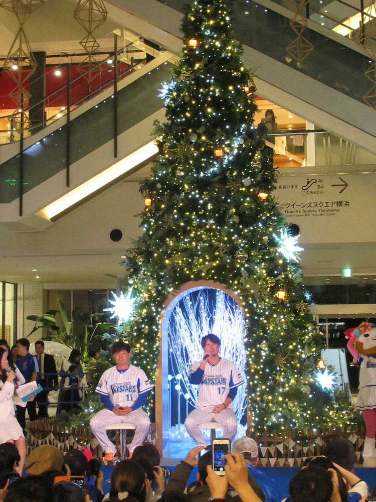 【画像・写真】DeNA、2投手がツリー点灯式で決意表明　東「来年は開幕投手」三嶋「中継ぎの中心の自覚を」