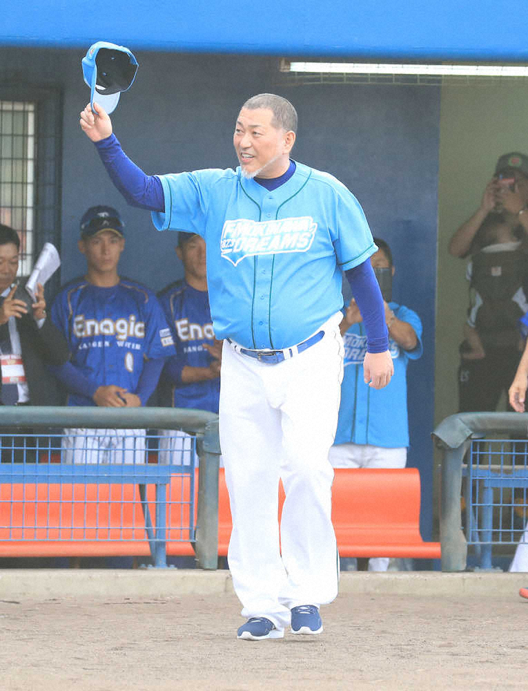 【画像・写真】清原和博氏、約3年半ぶりユニホーム姿で笑顔　「とんぼ」で登場