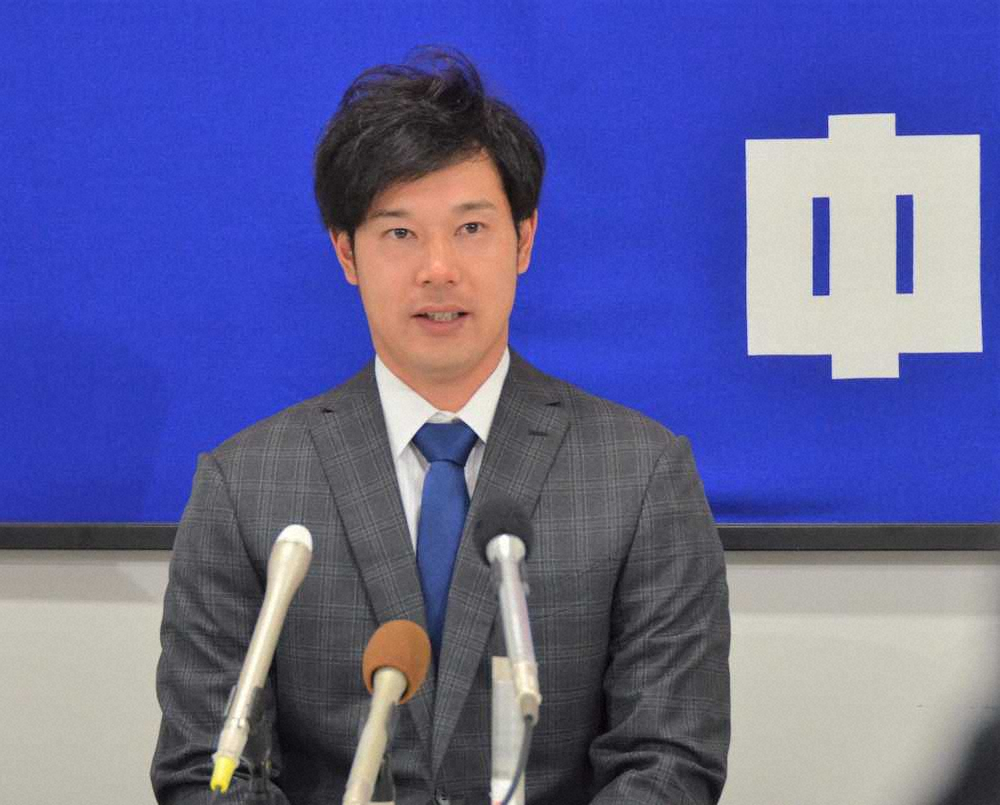 【画像・写真】中日・堂上　複数年契約の2年目、現状維持でサイン　自己最多12本塁打、来季は「優勝を目標に」
