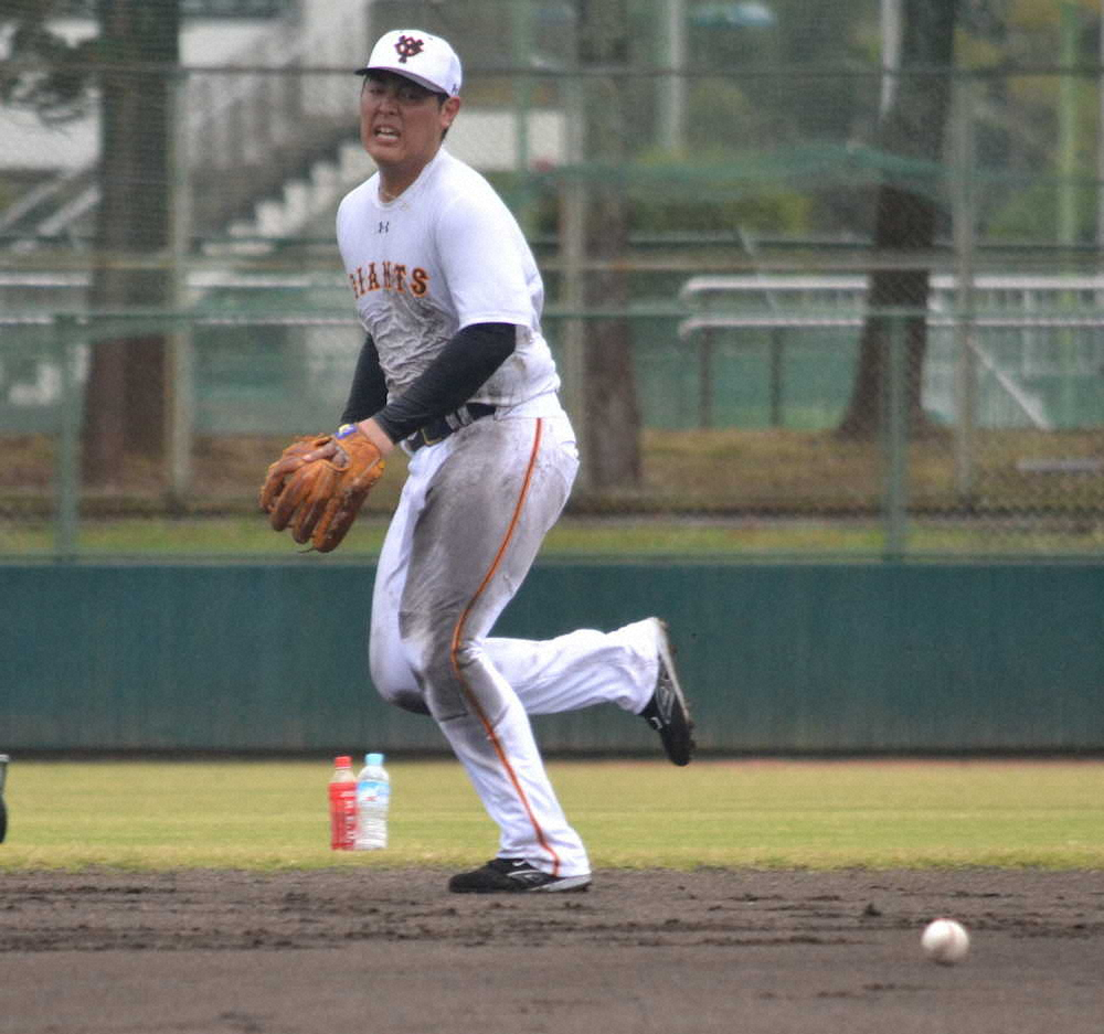 【画像・写真】巨人・岡本　北村とともに1時間20分、300本以上のノック受け「また頑張ります」