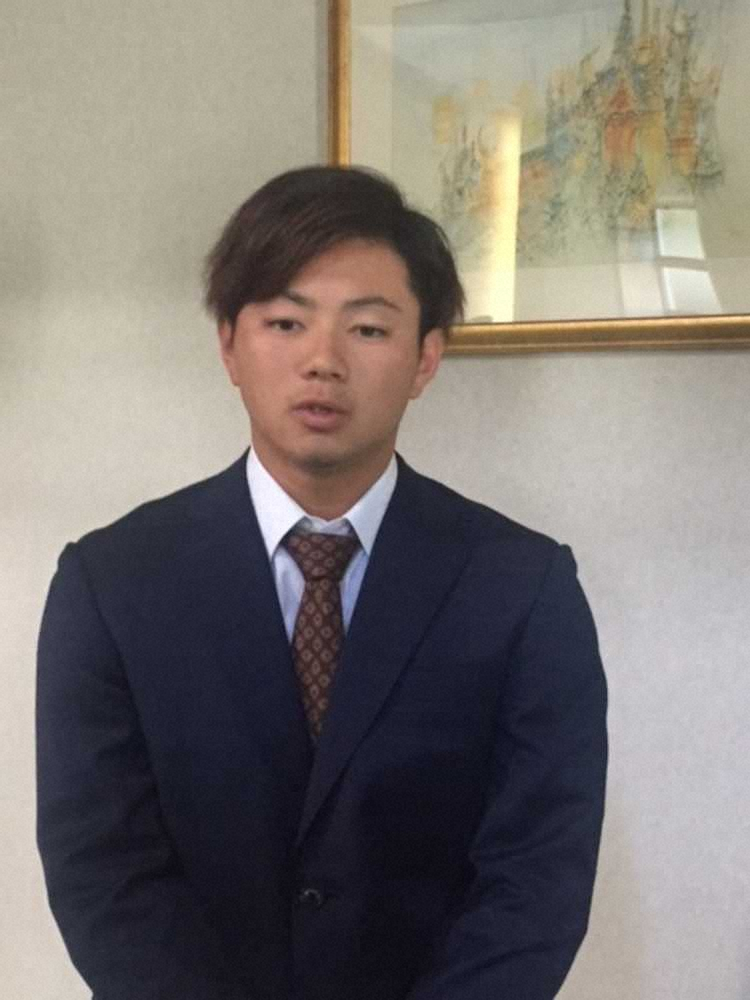 【画像・写真】ロッテ成田　30万円減の670万円　3年ぶり1軍登板なし「悔しさしかない」