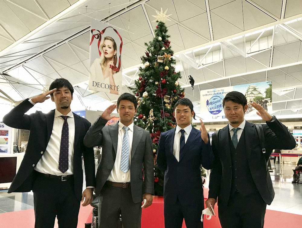 ウインターリーグに出場するため台湾へ出発した（右から）鈴木博、根尾、石橋、阿知羅