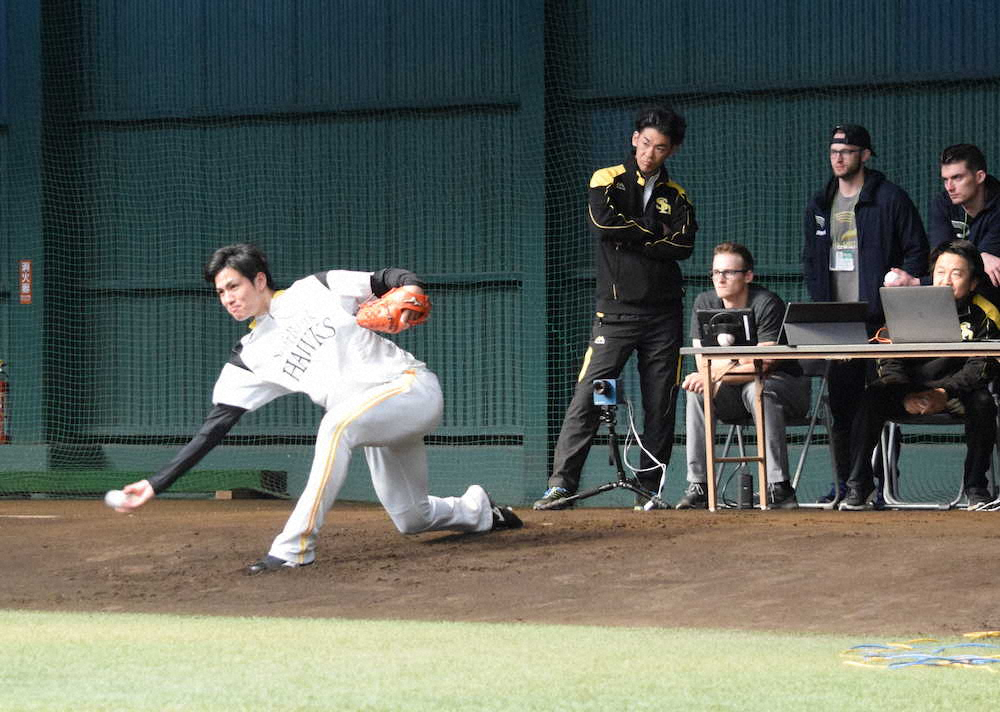 【画像・写真】投球練習を行う高橋礼