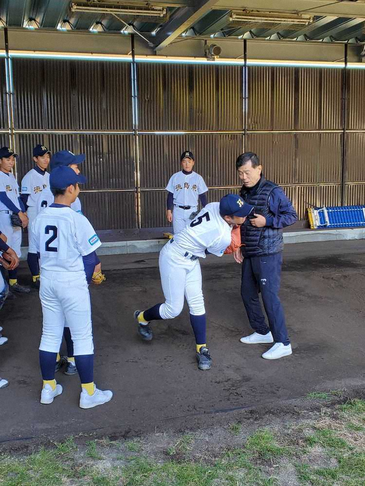 横浜高前監督の渡辺元智氏 徳島で野球教室開催 シニアの選手約30人に熱烈指導 スポニチ Sponichi Annex 野球