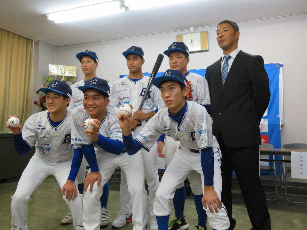 和歌山東・落合秀市投手は不在だったが、個性的な選手がそろった兵庫の新入団発表