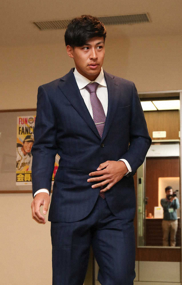 【画像・写真】阪神・植田、200万円増で更改　「スタメン2試合だけ」に悔しさ