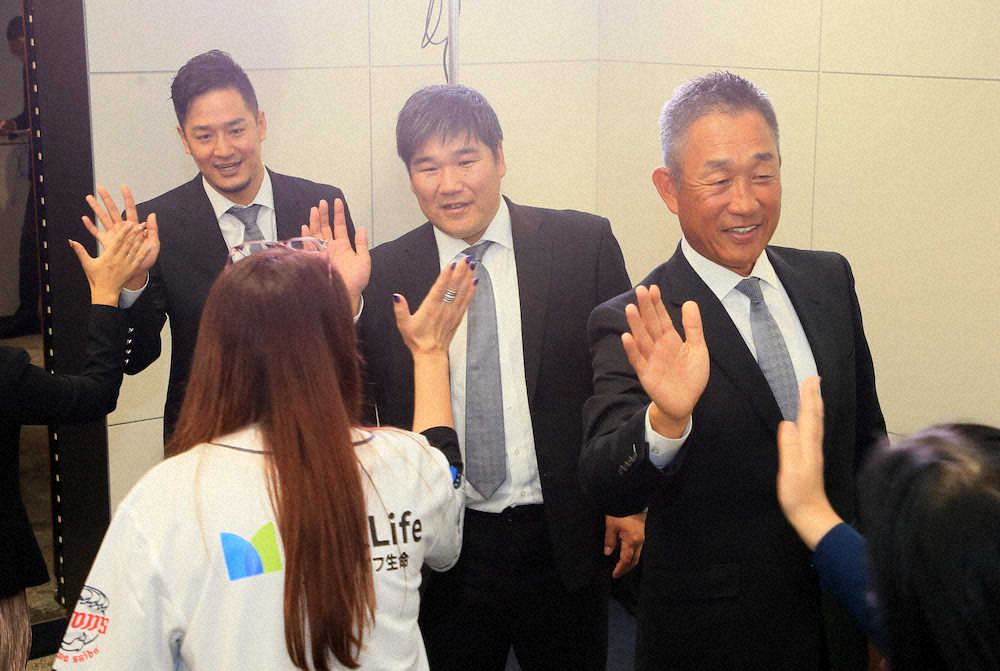 【画像・写真】4番「絶対嫌」、肉離れ、救急搬送…西武、辻監督＆中村＆平井が明かしたシーズン秘話