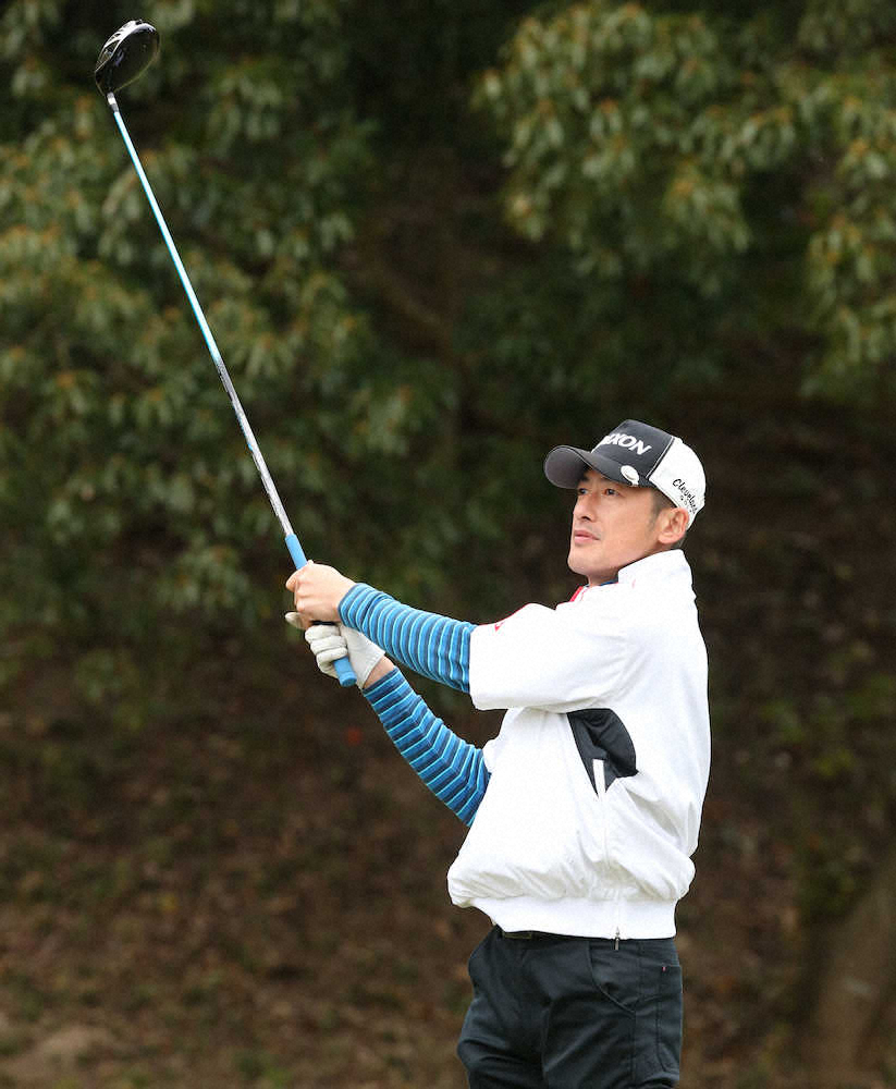 【画像・写真】ゴルフを楽しむ能見（撮影・北條　貴史）