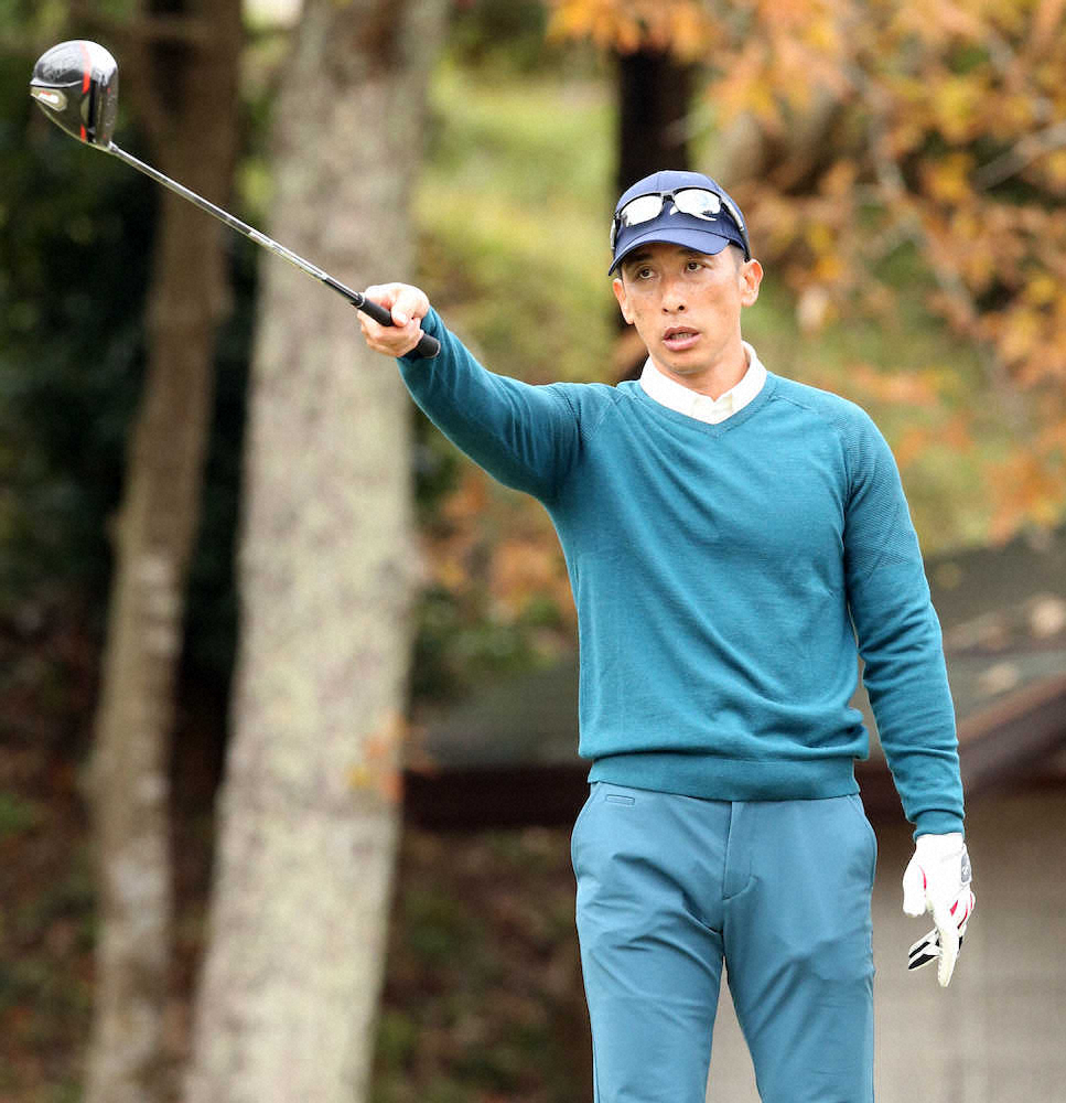 【画像・写真】ゴルフを楽しむ矢野監督（撮影・北條　貴史）