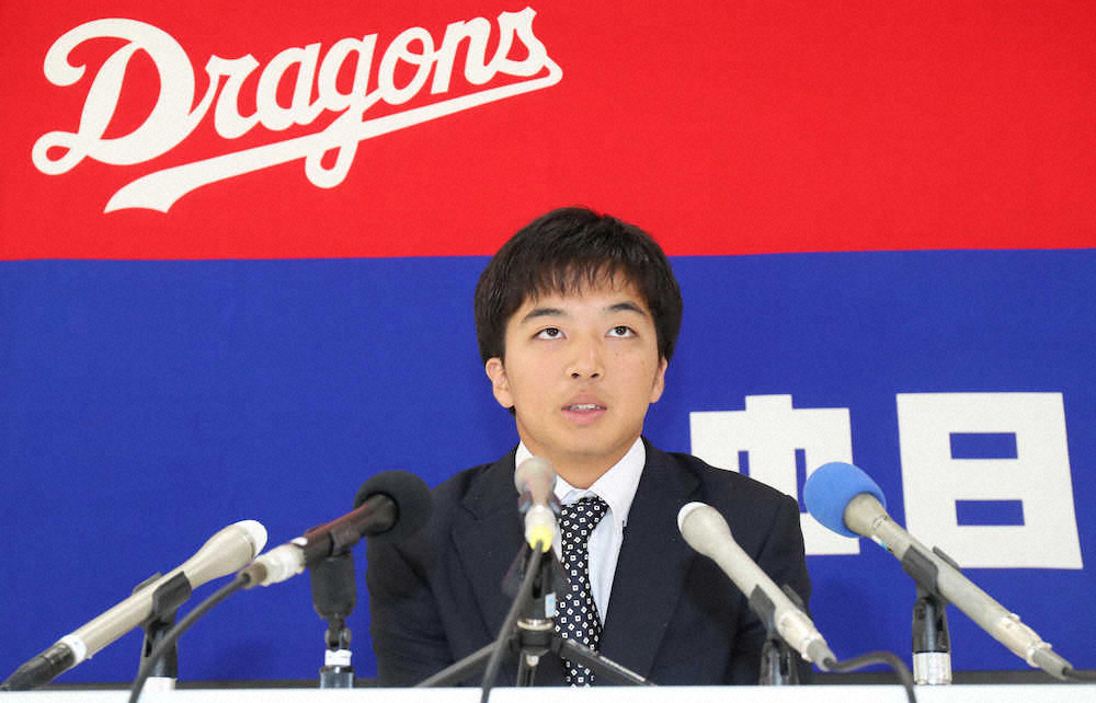 【画像・写真】中日　山本、倍増の1100万円でサイン　今季プロ初勝利　来季は「規定投球回が目標」