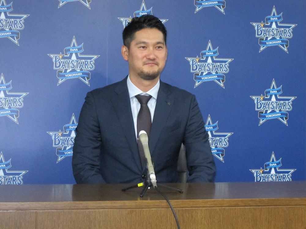 【画像・写真】DeNA三上、来季復活へ決意のダウン更改「ポジション問わず1軍で投げたい」