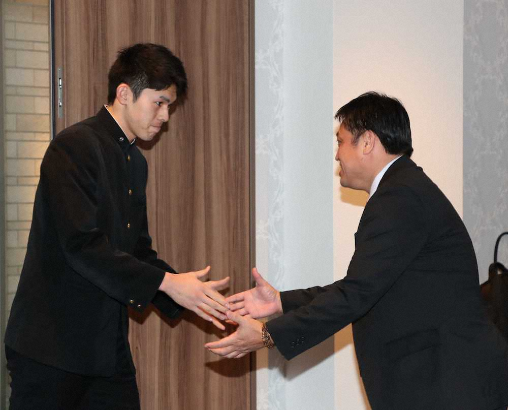 【画像・写真】ロッテのドラ1、大船渡・佐々木の背番号は17　番号に込められた球団の思いは「170キロ」