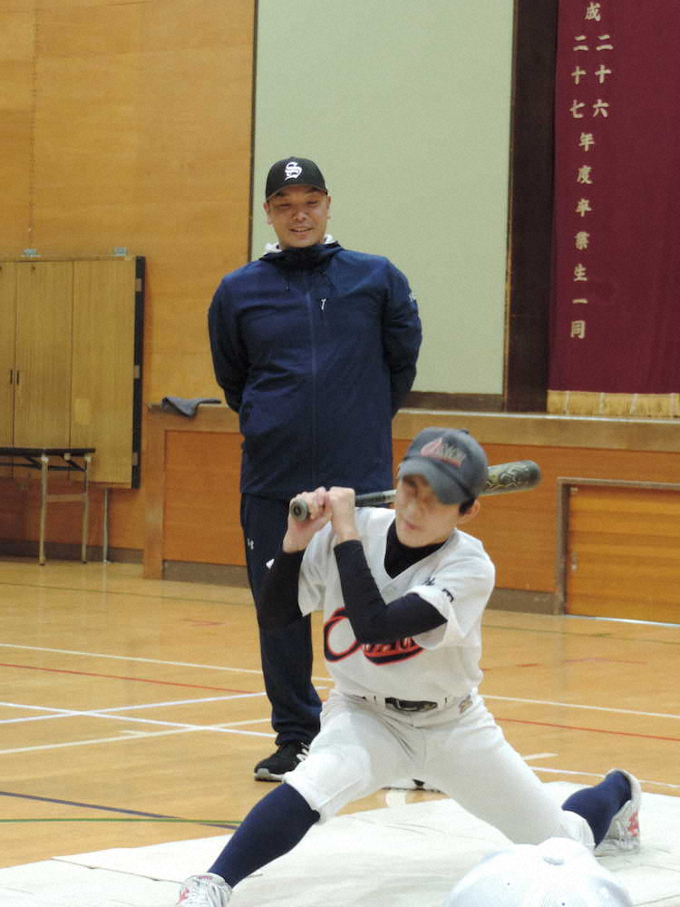 湯沢市立雄勝中学校で野球教室を開催した巨人・阿部2軍監督　　　　　　