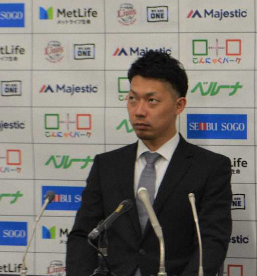 【画像・写真】契約更改を終え会見を行う西武・熊代