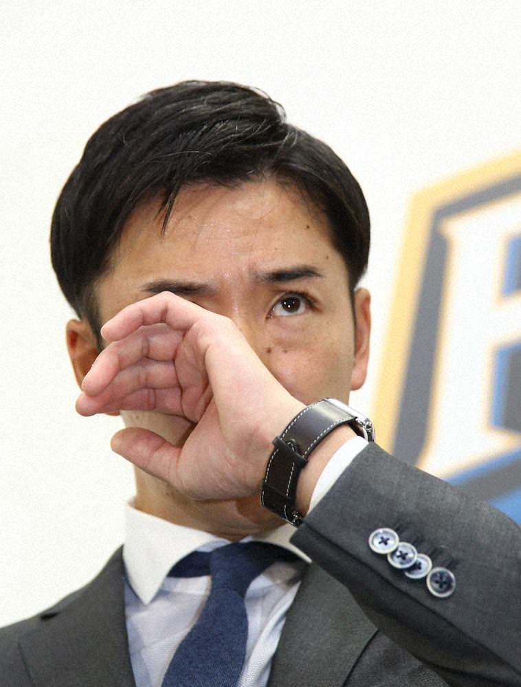 【画像・写真】質疑応答に答える斎藤佑（撮影・高橋茂夫）