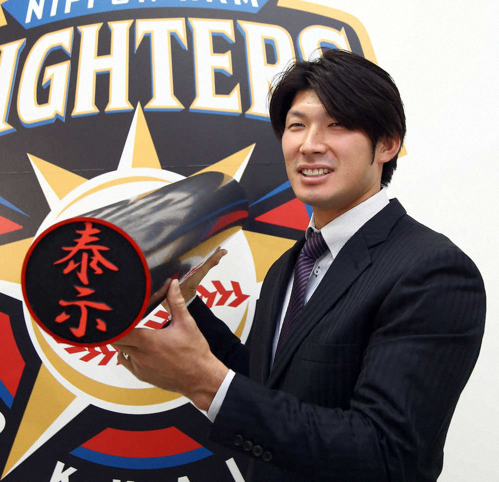 【画像・写真】日本ハム・大田　11年目で1億円到達「まだ通過点」　来季4番獲りへ「腹くくって」